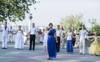 На Приморском бульваре танцевали мазурку и Севастопольский вальс