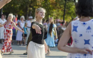 На Приморском бульваре танцевали мазурку и Севастопольский вальс