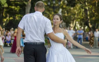 На Приморском бульваре танцевали мазурку и Севастопольский вальс