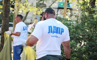 Субботник ЛДПР — дебют куратора молодёжного крыла партии Максима Курсеева