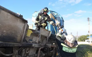 Спасатели достали водителя из искорёженного автомобиля 
