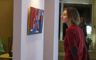 В «Момо» открылась выставка абстракций от уличного художника
