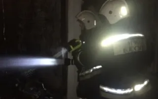 В Севастополе горел торговый павильон на рынке