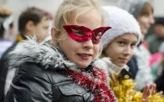 В Севастополе состоялось первое новогоднее карнавальное шествие