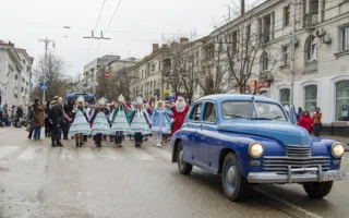 В Севастополе состоялось первое новогоднее карнавальное шествие