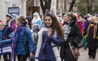 В Севастополе состоялось первое новогоднее карнавальное шествие