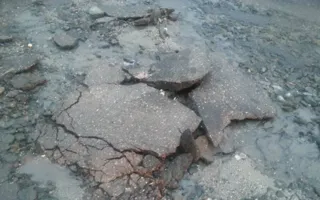 В Симферополе ливень смыл асфальт 