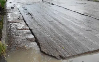 В Симферополе ливень смыл асфальт 