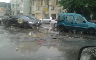 В Симферополе ливень смыл асфальт 