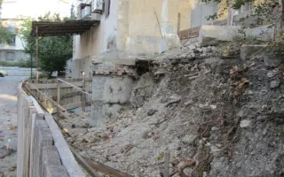 В Севастополе нуждается в срочном ремонте подпорная стенка на Гоголя
