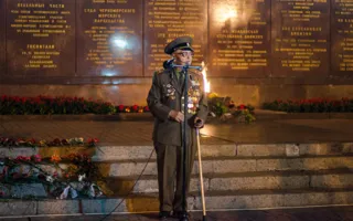 В Севастополе зажгли «свечи памяти» и отпустили «кораблики мечты»