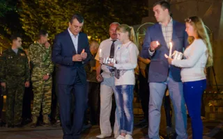 В Севастополе зажгли «свечи памяти» и отпустили «кораблики мечты»