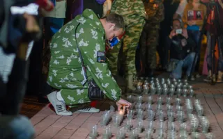 В Севастополе зажгли «свечи памяти» и отпустили «кораблики мечты»
