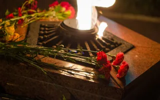 В Севастополе зажгли «свечи памяти» и отпустили «кораблики мечты»