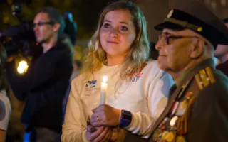 В Севастополе зажгли «свечи памяти» и отпустили «кораблики мечты»