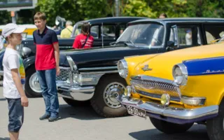 В День ГИБДД в Севастополе прошла выставка ретро-автомобилей