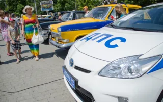 В День ГИБДД в Севастополе прошла выставка ретро-автомобилей