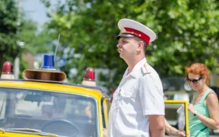 В День ГИБДД в Севастополе прошла выставка ретро-автомобилей