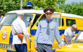 В День ГИБДД в Севастополе прошла выставка ретро-автомобилей