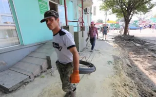 Незаконный рынок в Симферополе очистили от торговых павильонов