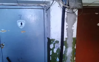«Тихий ужас» севастопольского подъезда привёл в шок блогера