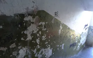 «Тихий ужас» севастопольского подъезда привёл в шок блогера