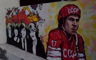 В Керчи старый забор превратили в картинную галерею
