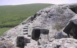 Неизвестный Крым: пещерный город Эски-Кермен