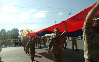 В Симферополе в день флага России развернули огромный «триколор»