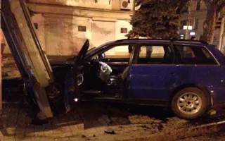 «Ауди» врезался в рекламу на остановке Лазарева. Часть II 