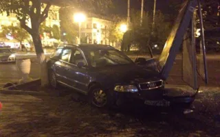 «Ауди» врезался в рекламу на остановке Лазарева. Часть II 