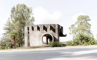 Гид по советским автобусным остановкам от канадского фотографа