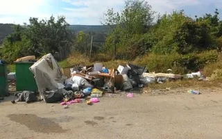 У подножия гор в Верхнесадовом раскинулась... помойка