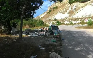У подножия гор в Верхнесадовом раскинулась... помойка