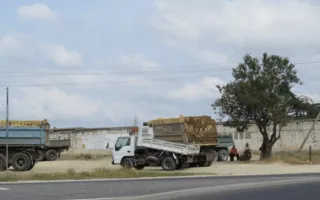 Севастопольские водители жалуются на обилие гравия на дорогах