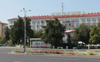 «Эксперименты» с камнями на клумбе на площади Ушакова окончены?