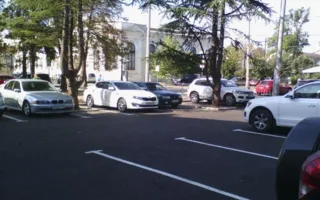 Новая парковка в Симферополе не решила проблему разгрузки улиц