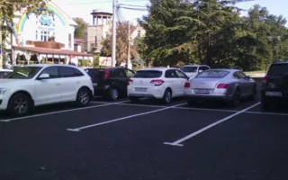 Новая парковка в Симферополе не решила проблему разгрузки улиц