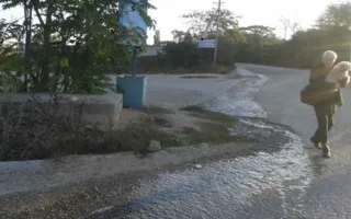 ​Реки на улицах Севастополя — трубу прорвало, службы на отдыхе