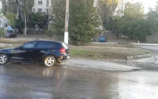 ​Реки на улицах Севастополя — трубу прорвало, службы на отдыхе