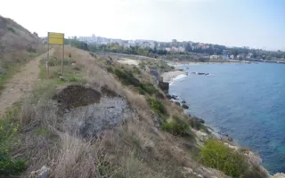 Оползни в Карантинной бухте продолжаются 