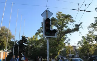 Светофор на перекрёстке у памятника Матросу Кошке заработал