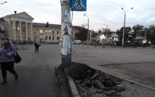 После ремонта дорога у «Чайки» обросла авто и мусором 