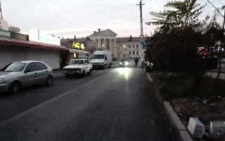 После ремонта дорога у «Чайки» обросла авто и мусором 