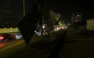 Билборд рухнул в Севастополе