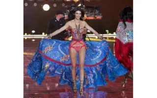 Фэшн-шоу Victoria's Secret в Нью-Йорке: «ангелы» спустились с небес