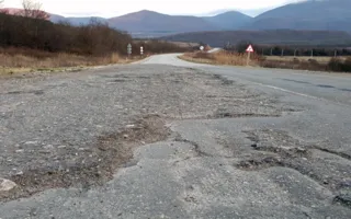 Трасса Симферополь-Керчь и после ремонта собирает урожай подвесок