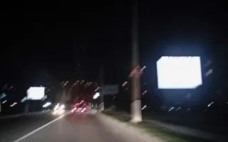Да будет свет? В Севастополе продолжают гореть вывески и фонари