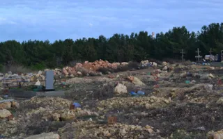 Похороны на свалках 5-го километра: что изменилось полгода спустя