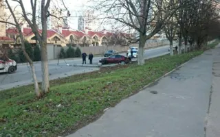«Опель» на Фадеева «забодал» столб — фото, видео